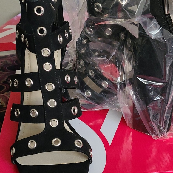 Shoes - Picture 3 of 4